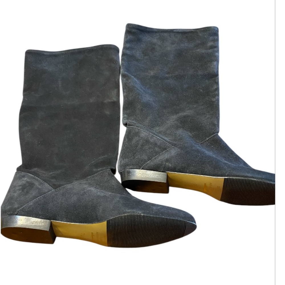 Leather upper made in Italy slip on knee boots. With low heel. Size 7.5.‎